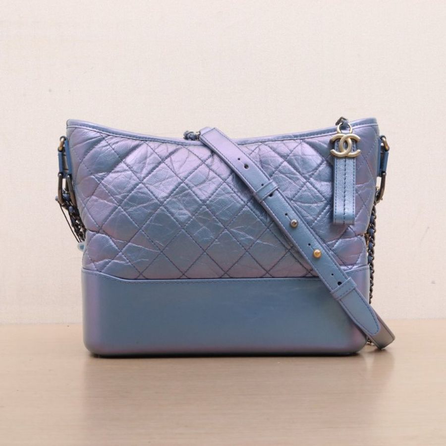 CHANEL GABRIELLE流浪中號28幻彩色牛皮28開金銀扣肩背包-1