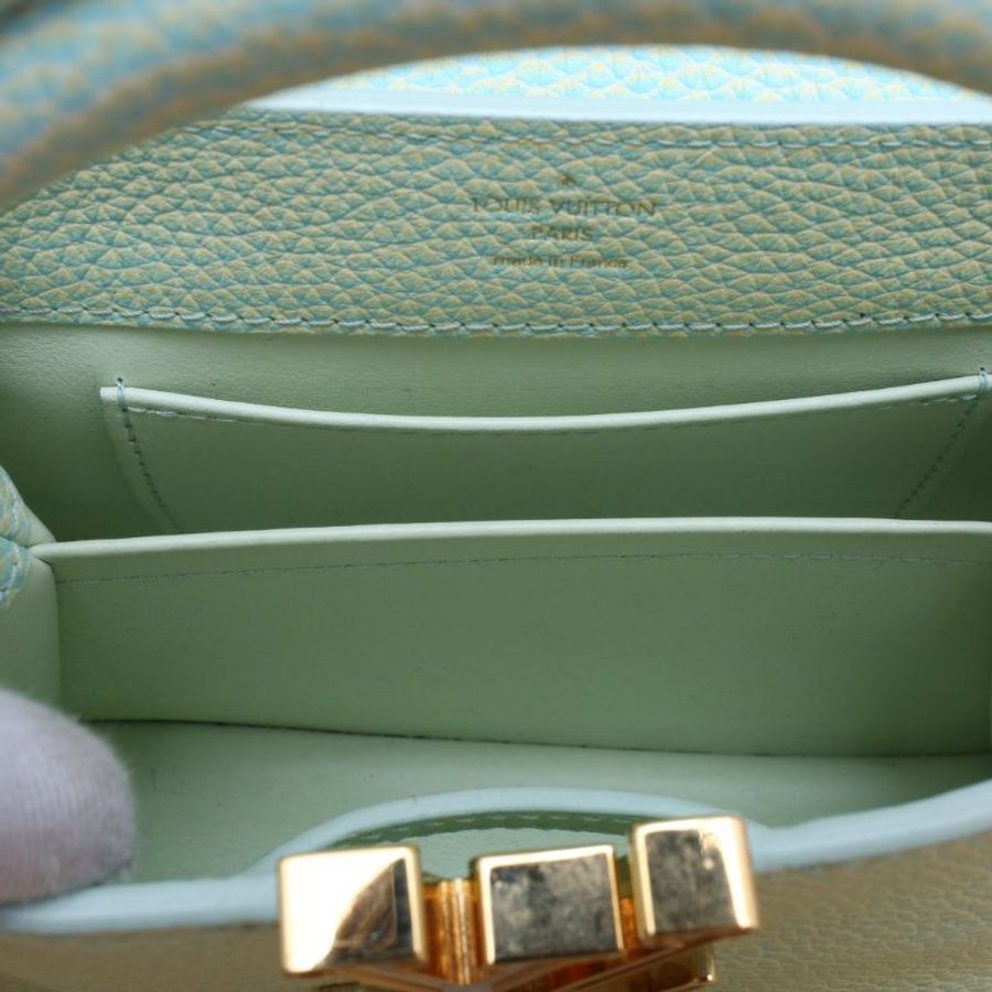 LOUIS VUITTON CapucinesMini21薄荷綠牛皮金扣晶片肩背包-4