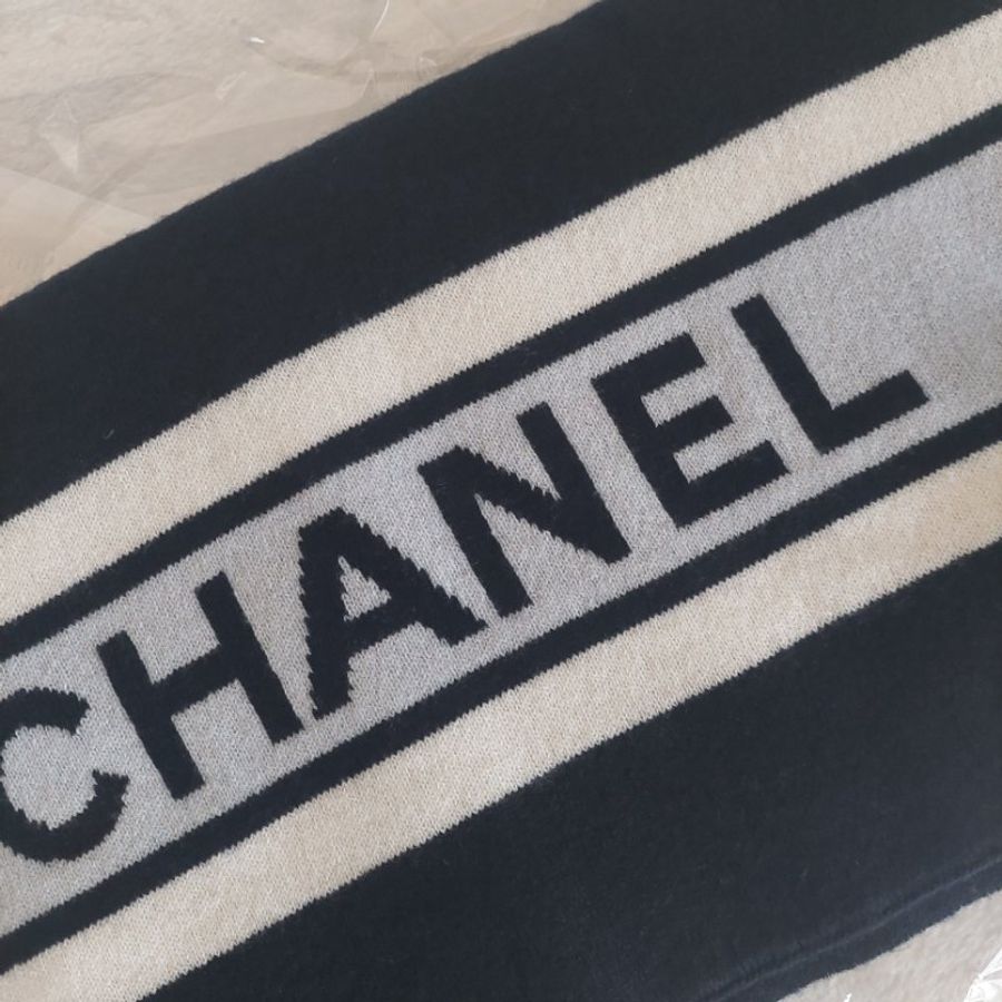 CHANEL香奈兒 經典雙C文字LOGO 羊絨圍巾-4