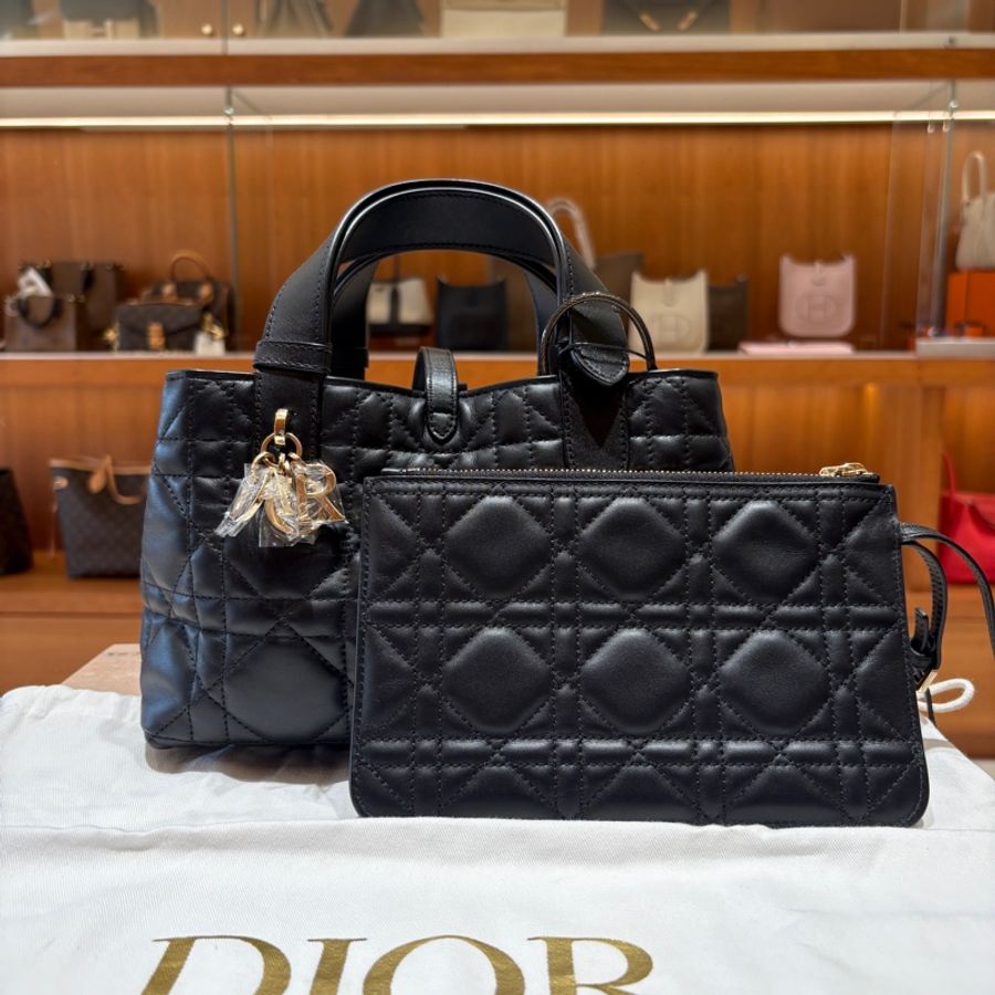 【現貨|優雅極簡】Dior Toujours 小號手提包|黑色籐格紋小牛皮|附同色拉鍊內袋|精緻百搭輕精品之選-6