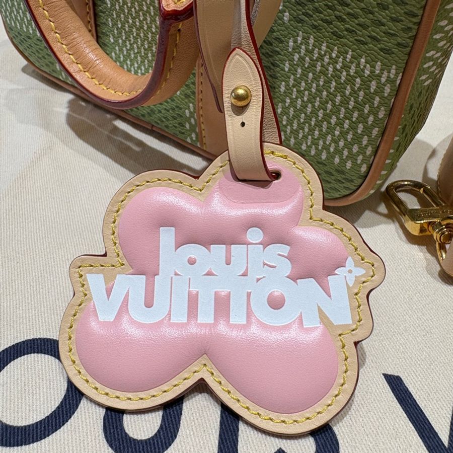 【現貨|聯名限定】Louis Vuitton Porte Documents Voyage 單肩斜挎包|綠色格紋 × 粉紅吊飾|日常通勤必備潮款-6