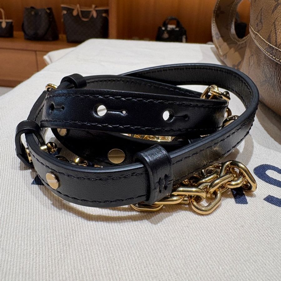 【台中現貨,經典再升級】Louis Vuitton Atlantis BB 手提斜背包|Monogram老花 × 黑皮革拼接|可甜可帥的精品日常|極新保存-10