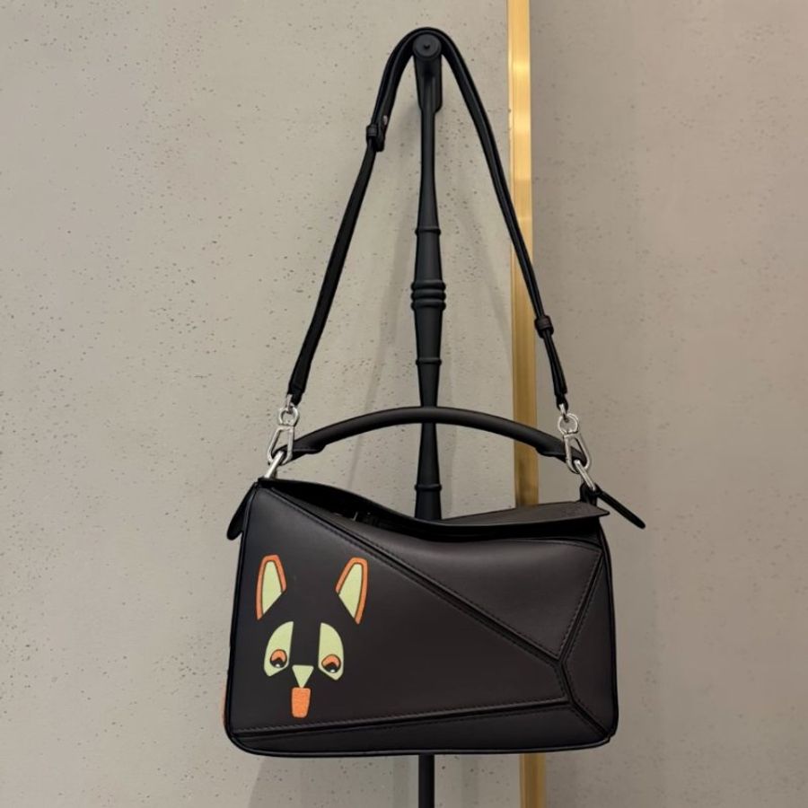 🎊佳節特賣🎁Loewe 小款皮革限量 Futurist Cats Puzzle 包-7