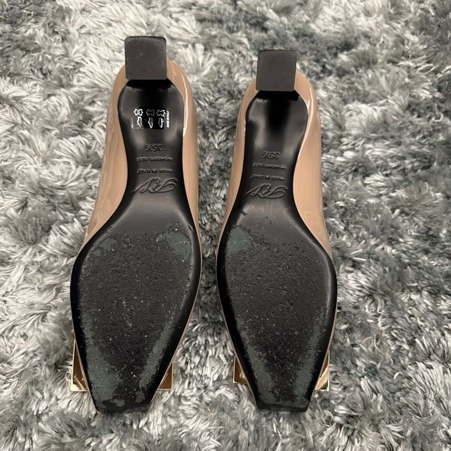 Roger Vivier 4.5公分高跟鞋,經典奶茶色,僅穿過一兩次,很新,附原廠鞋袋鞋盒-7