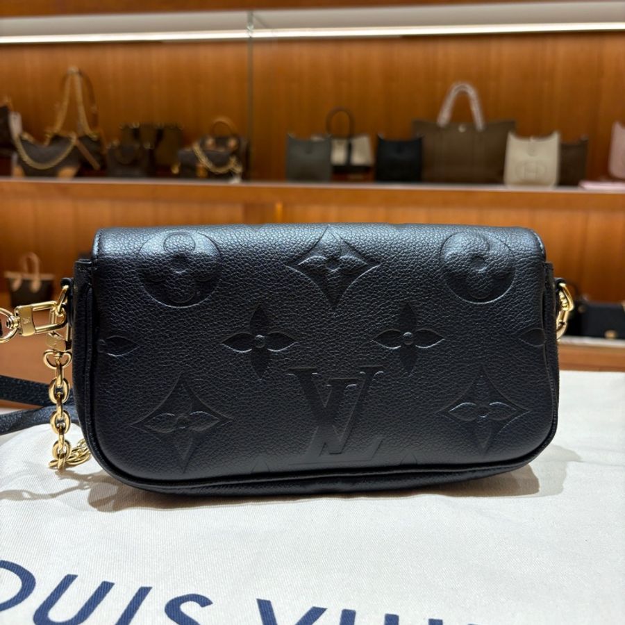 已售出 【鏈條背法百變實搭】Louis Vuitton Ivy WOC 法棍鏈包 黑色壓紋牛皮|斜背/肩背/手拿三用|台中市北區現貨-1