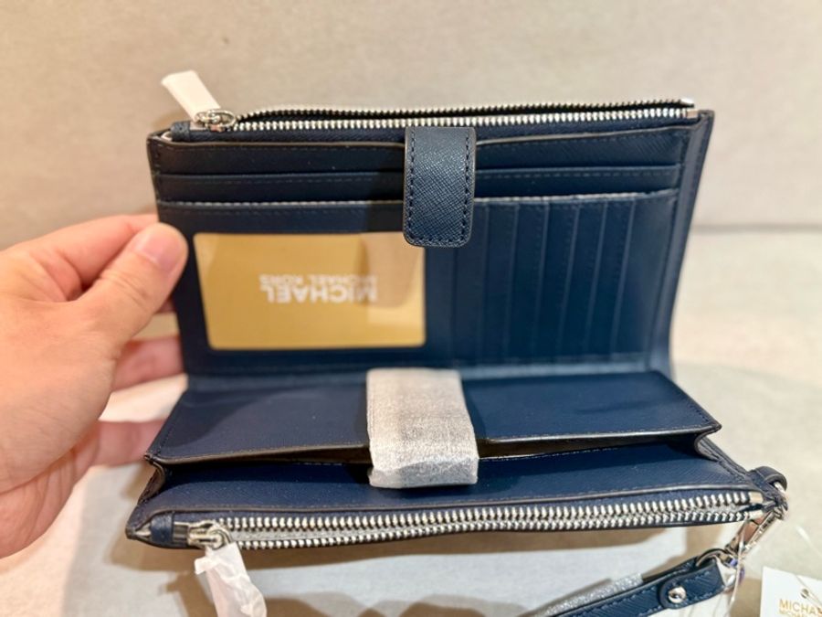 閒置出清 Micheal kors MK 藍色 十字紋防刮皮革 雙層手掛式手拿-1
