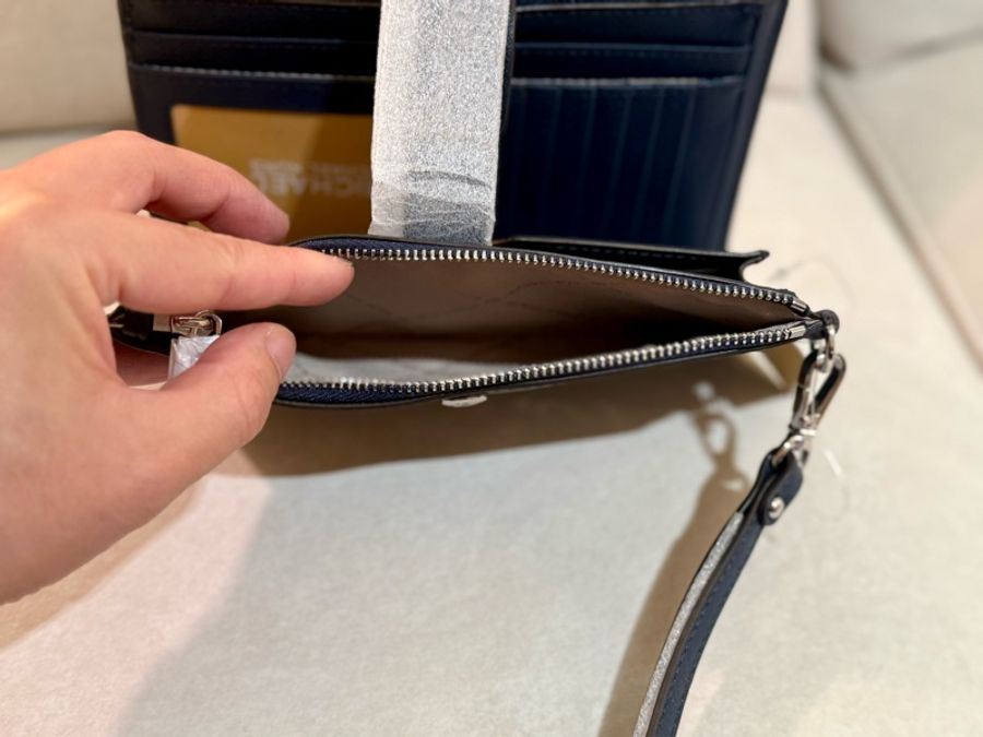 閒置出清 Micheal kors MK 藍色 十字紋防刮皮革 雙層手掛式手拿-4
