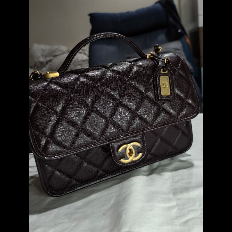 CHANEL 香奈兒 深棕色 牛皮 郵差包 金扣 軍牌 coco handle-1