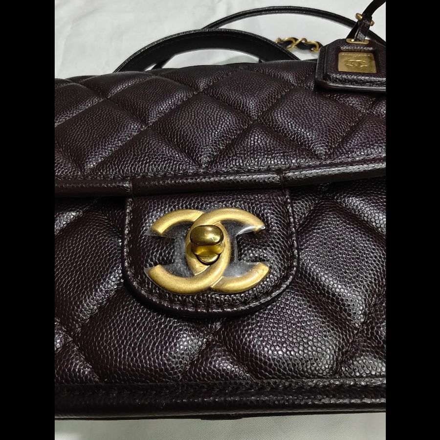 CHANEL 香奈兒 深棕色 牛皮 郵差包 金扣 軍牌 coco handle-2