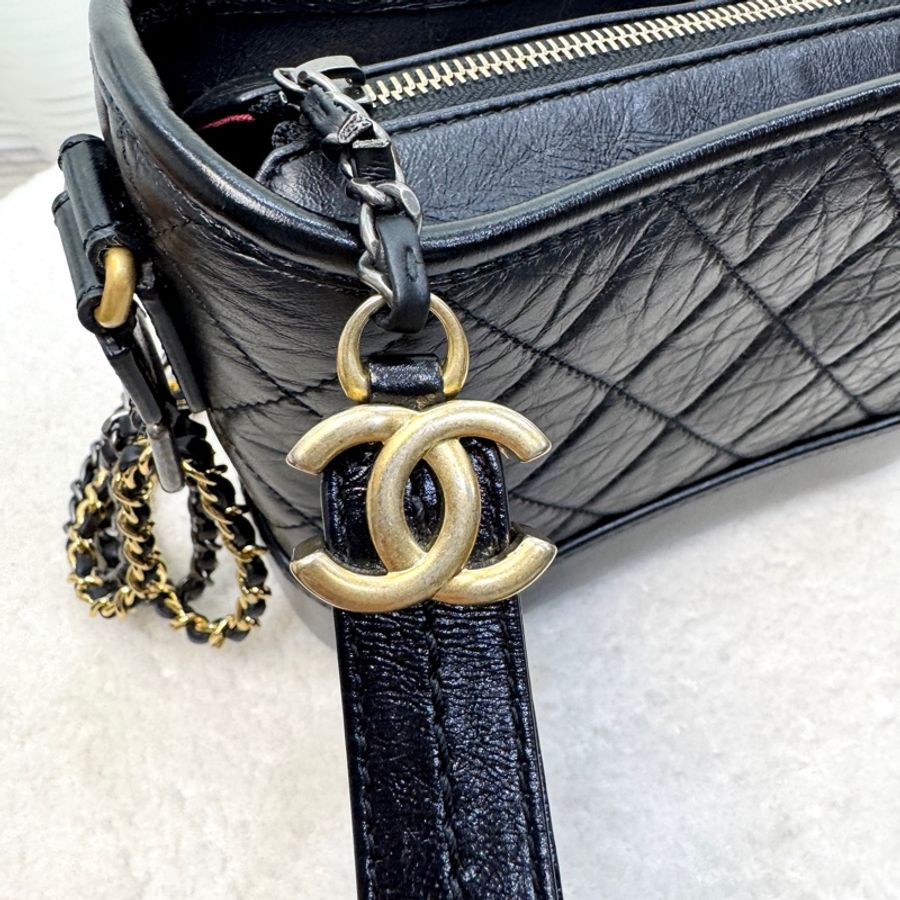 🕯️近全新Chanel 香奈兒 黑色 揉製牛皮 Gabrielle 小號流浪包 肩背包 斜背包 銀金雙色鍊帶 A91810-13