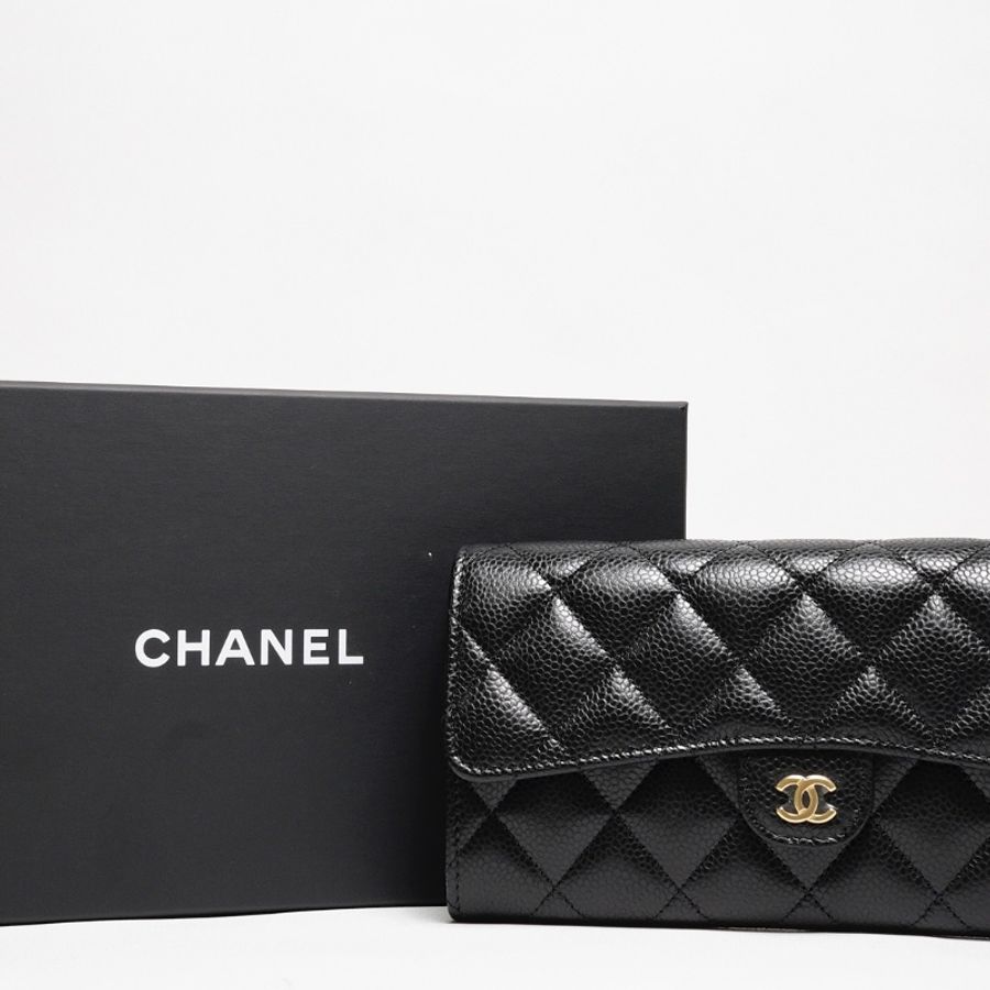 CHANEL 經典金色雙C LOGO菱格粒紋牛皮暗釦長夾-11