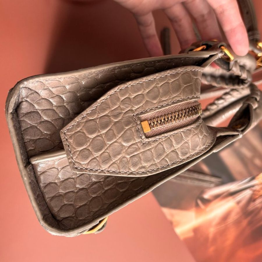 ::BALENCIAGA:: 巴黎世家 牛皮鱷魚壓紋 奶茶色迷你機車包 nano neo city 斜背/側背/手提-14