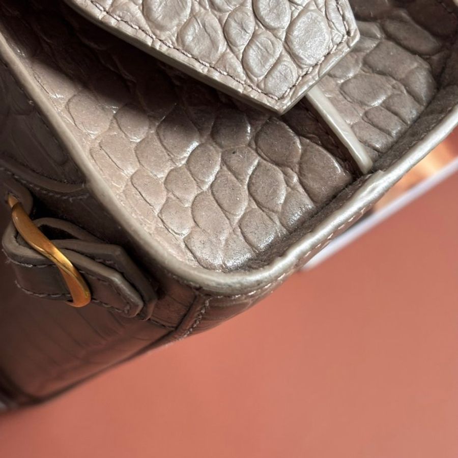 ::BALENCIAGA:: 巴黎世家 牛皮鱷魚壓紋 奶茶色迷你機車包 nano neo city 斜背/側背/手提-17