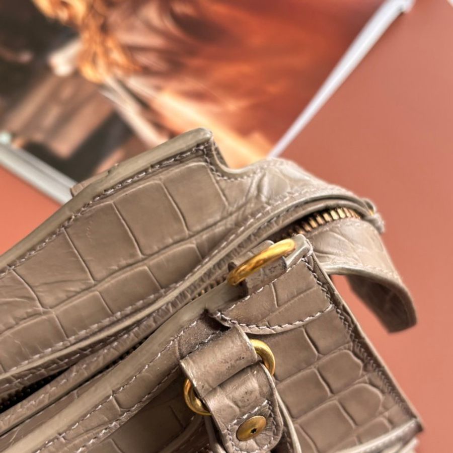 ::BALENCIAGA:: 巴黎世家 牛皮鱷魚壓紋 奶茶色迷你機車包 nano neo city 斜背/側背/手提-22