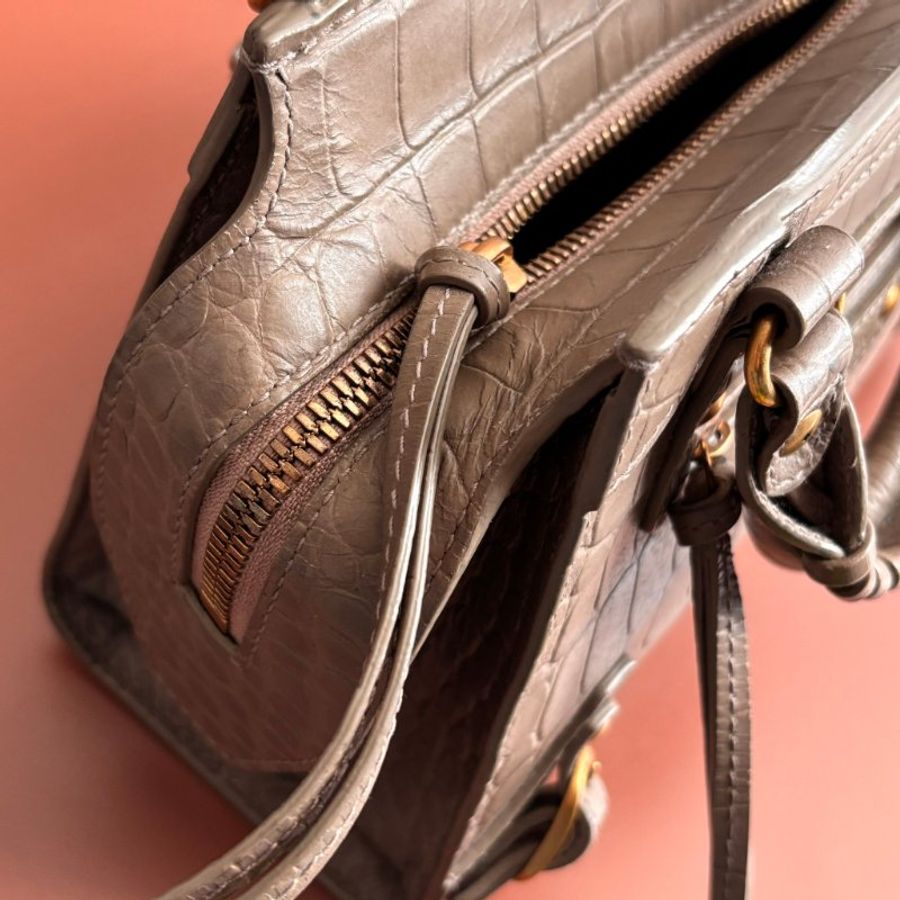 ::BALENCIAGA:: 巴黎世家 牛皮鱷魚壓紋 奶茶色迷你機車包 nano neo city 斜背/側背/手提-24
