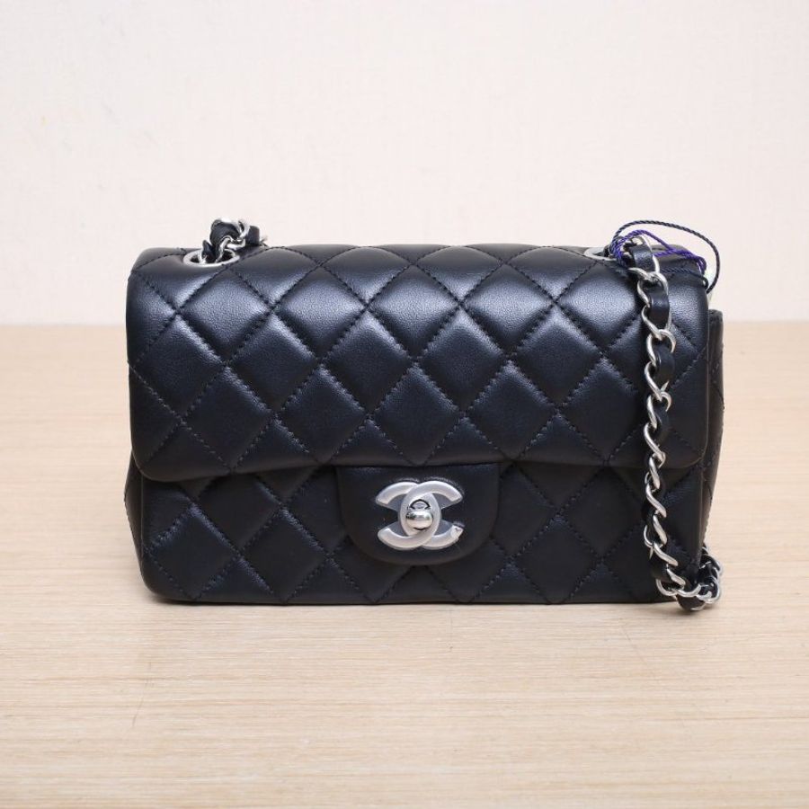 CHANEL CF口蓋包大Mini20黑色羊皮晶片開銀扣肩背包-1