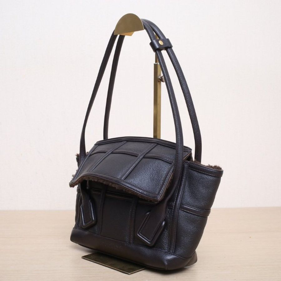 BOTTEGA VENETA Arco小號22咖啡色牛皮/羊毛泰迪毛絨肩背包-3