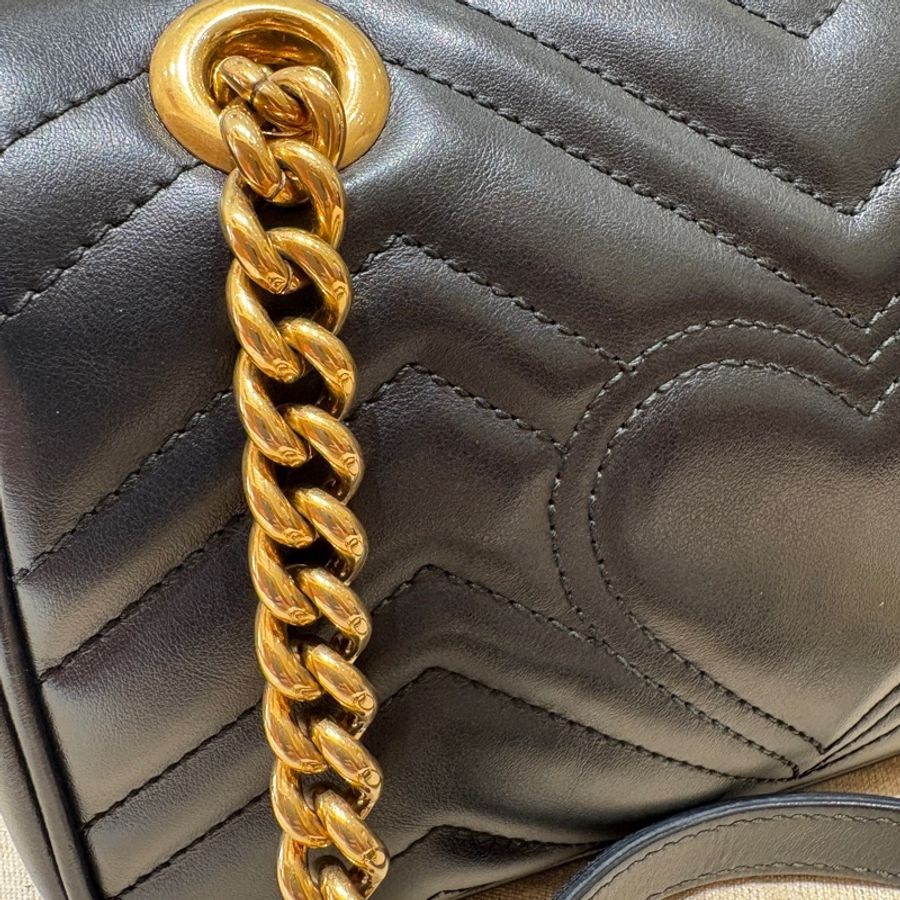 【近全新收藏級】Gucci GG Marmont Jumbi 金鍊肩背包|黑色小牛皮絎縫設計|雙背法實用百搭|高保值經典款-11