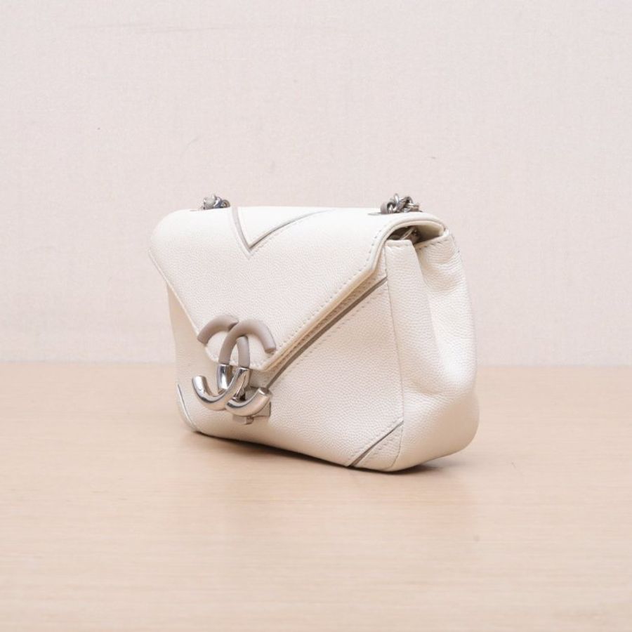 CHANEL 白色荔枝牛皮23開銀扣古巴金屬雙C翻蓋包肩背包-4