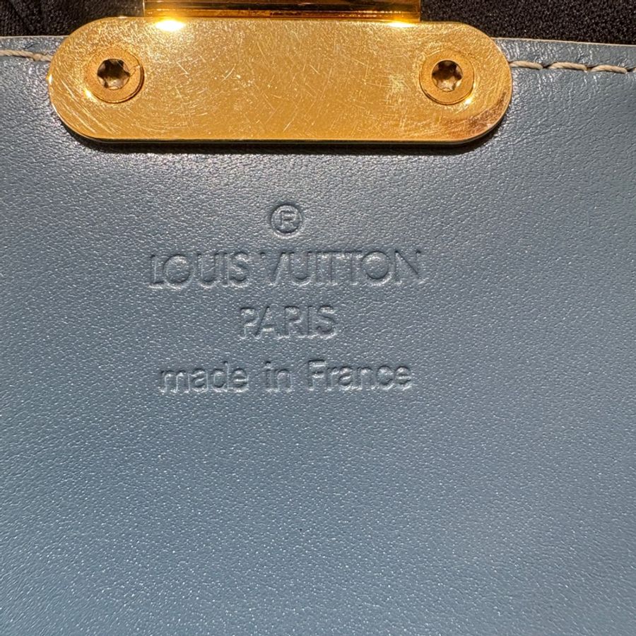【限量復古、硬盒質感】Louis Vuitton Suhali Emeraude 山羊皮鉚釘肩背包|復刻經典款式|藍色硬挺皮革|輕奢收藏選擇-7