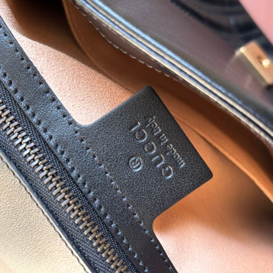 ::GUCCI:: 金屬GG Marmont 黑色皮革肩背包 斜背包 中號31公分-24