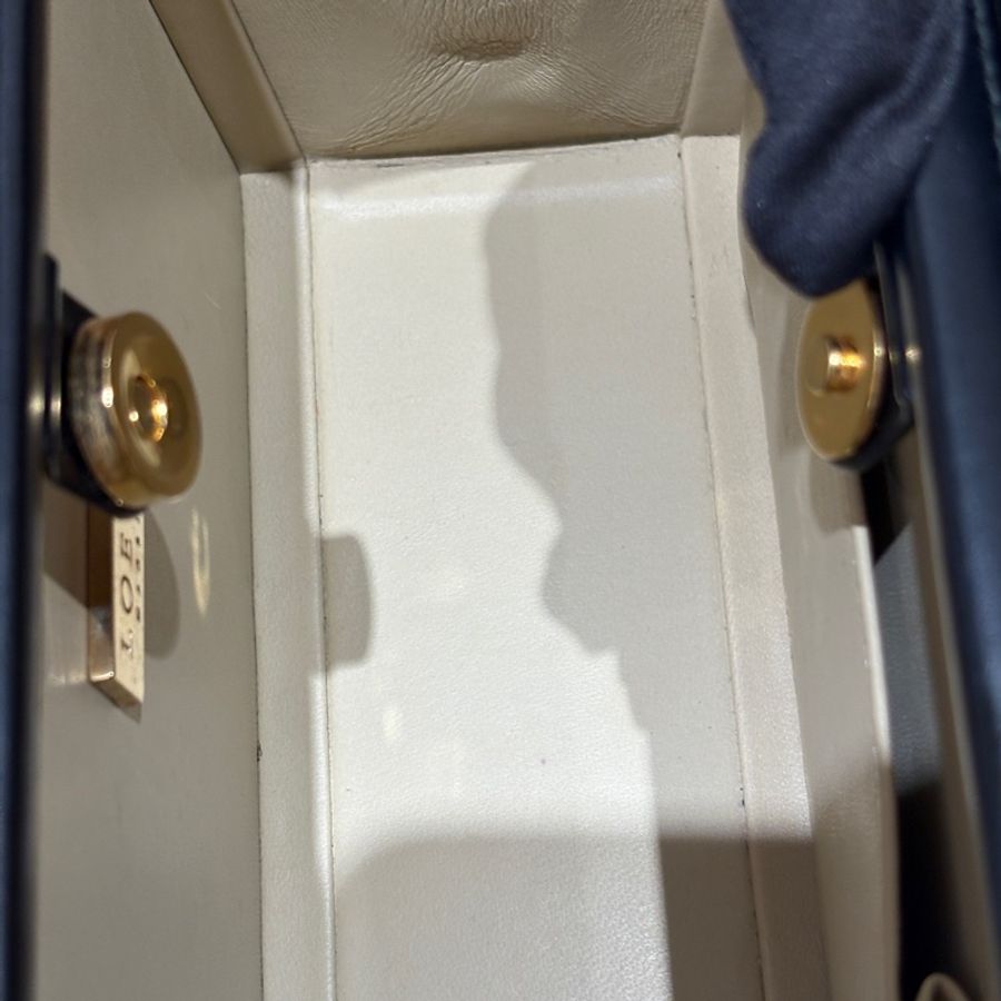 【極簡奢華｜經典再現】LOEWE 博物館小方包 黑色皮革手提包｜幹練俐落造型｜都會時尚首選-5
