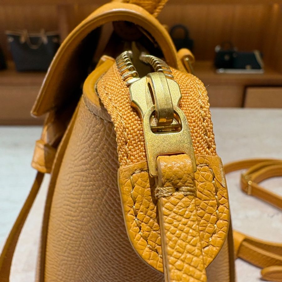 【經典不敗、優雅出行】CELINE NANO 鯰魚包|黃咖皮革|法式質感小號手提斜背包 20cm-5