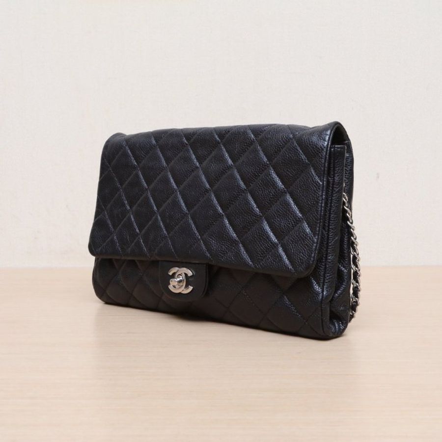 CHANEL 黑色荔枝牛皮荔枝牛皮15開銀扣CF季節款口蓋包Timeless27.5肩背包-3