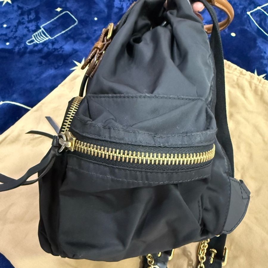 Burberry 黑色後背包-中號 男女揹都超好看!-17