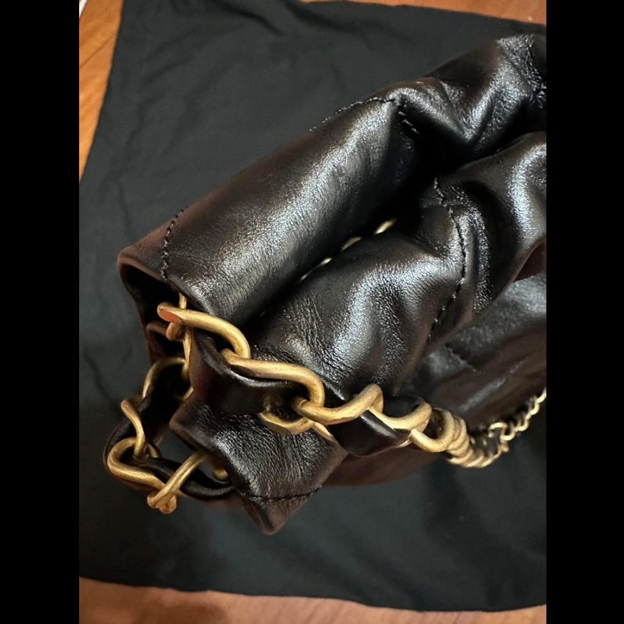 CHANEL 22 bag. 黑金小號-9