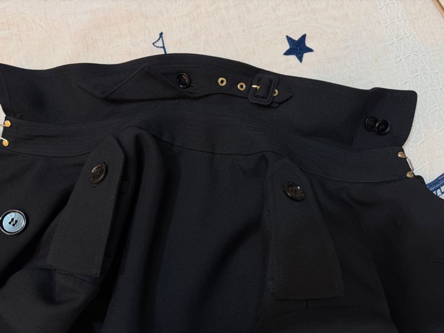 BURBERRY英國男款黑色羊毛斜紋翻折式大衣48-16