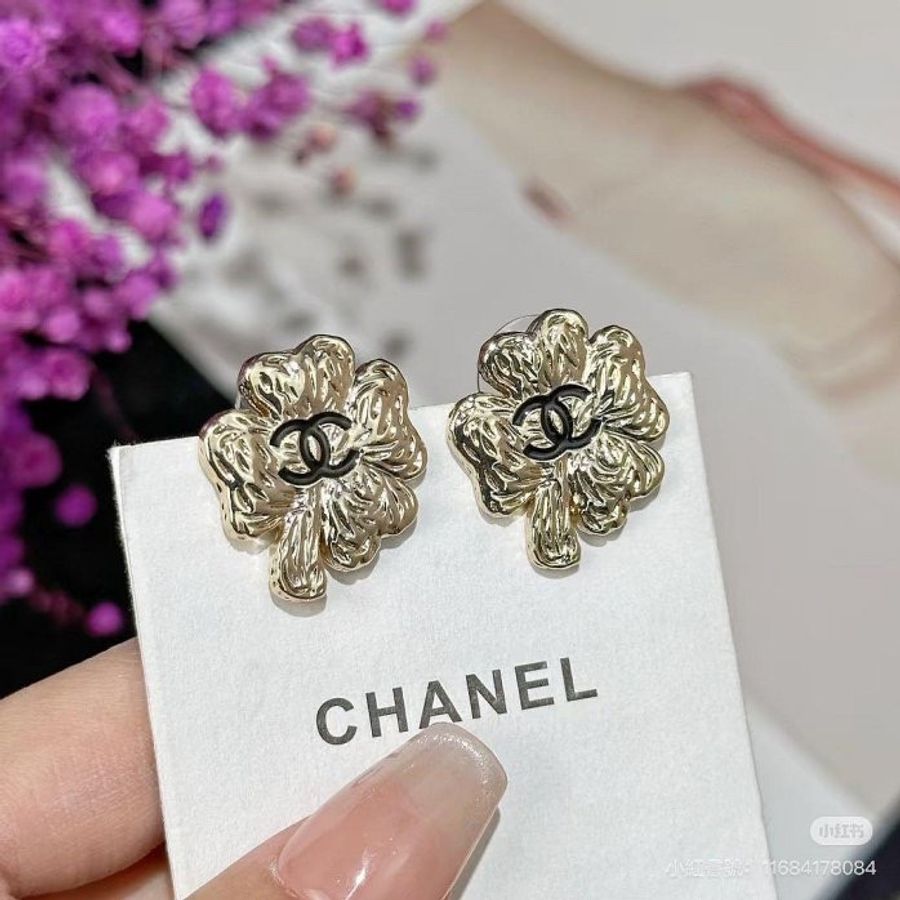 Chanel 24春夏款 讓人淪陷 金色熔岩紋理四葉草🍀美到犯規 雙C耳環、耳釘-1