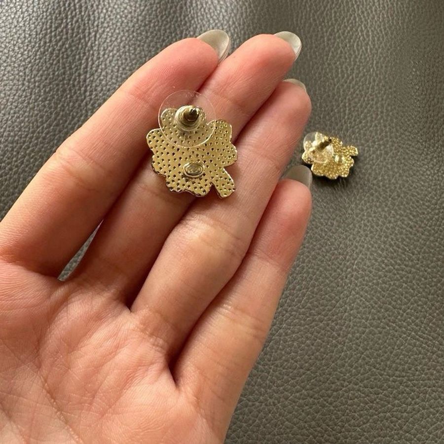 Chanel 24春夏款 讓人淪陷 金色熔岩紋理四葉草🍀美到犯規 雙C耳環、耳釘-8