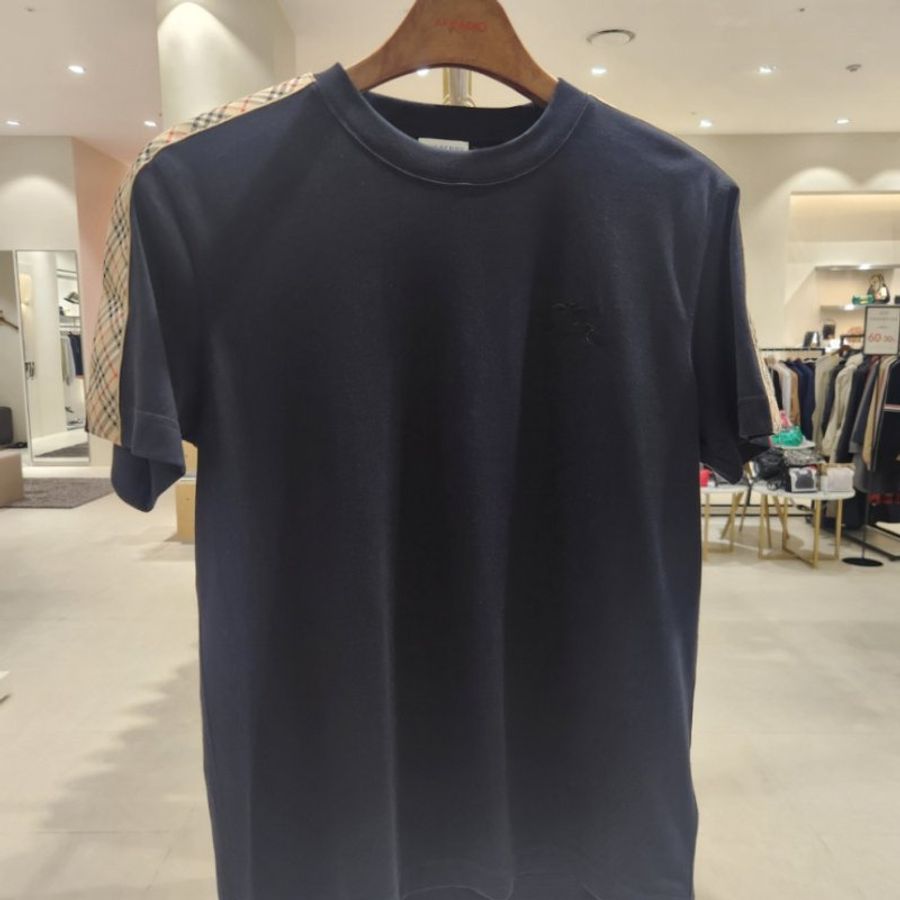 🎉2026新品好折扣✨Burberry 81062481 男款修身格紋裝飾棉質短袖 T-shirt 上衣 黑色 S/M/L/XL-2