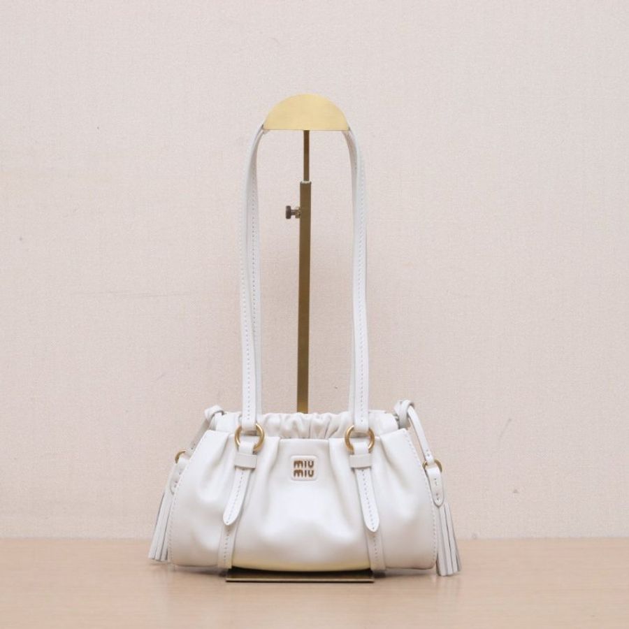 MIU MIU 白色羊皮金扣25SS新款miumiujoe迷你單肩包肩背包-0
