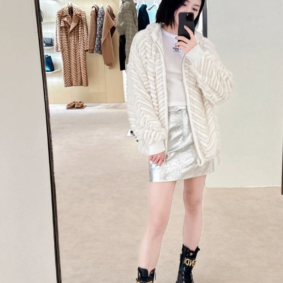 Fendi 黑金字母馬丁靴 37號 全新閒置配件盒子塵袋-1