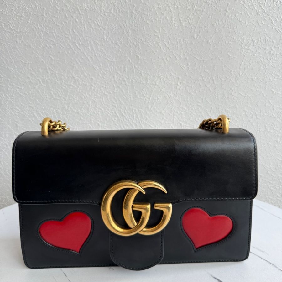 Gucci限量經典愛心斜背包 買十幾萬-0