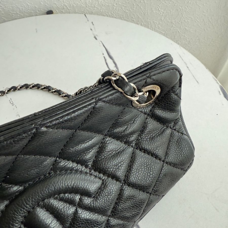 Chanel 黑色荔枝肩背包-4