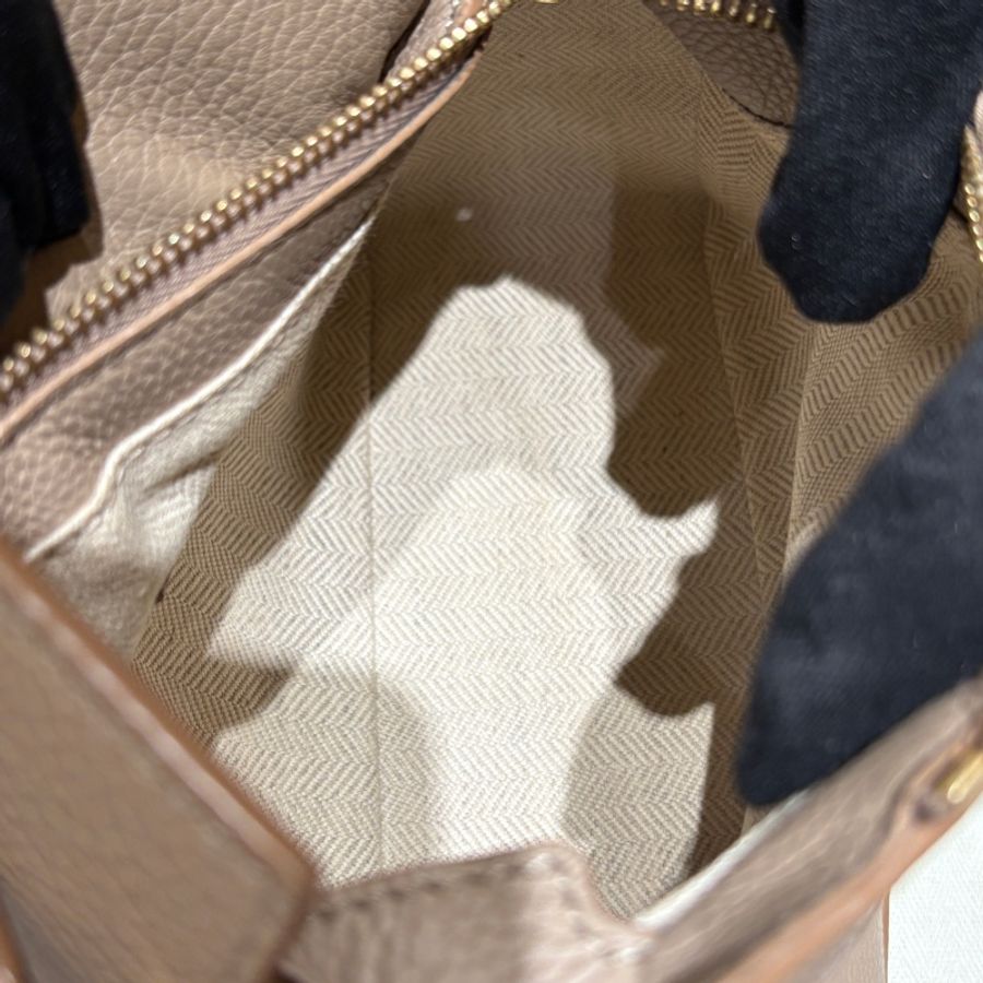 #閒置新 LOEWE Puzzle Bag Mini|經典奶茶灰色|柔軟牛皮|金色五金細節|小巧實用卻充滿設計感-10