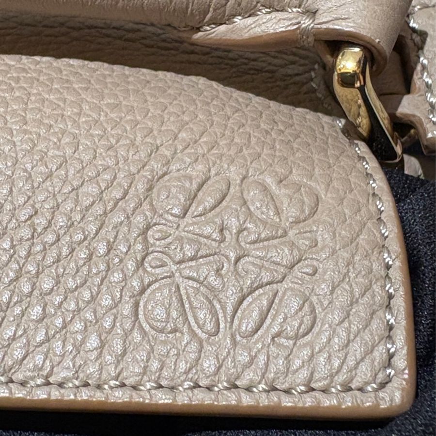 #閒置新 LOEWE Puzzle Bag Mini|經典奶茶灰色|柔軟牛皮|金色五金細節|小巧實用卻充滿設計感-12