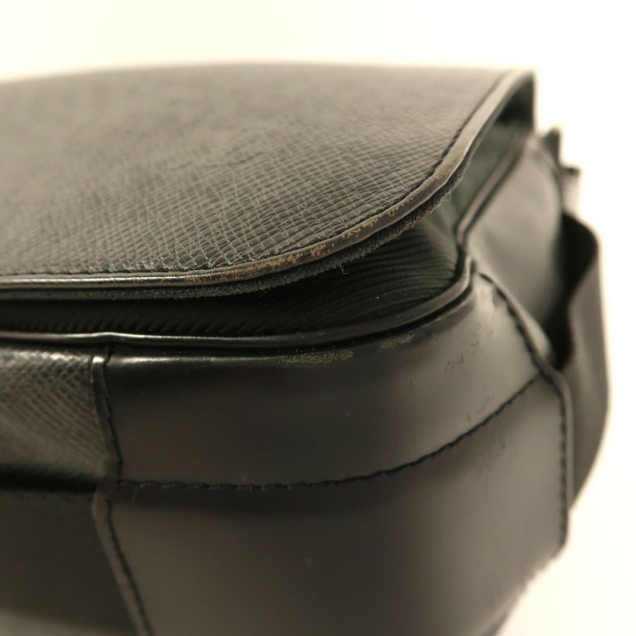 LOUIS VUITTON Taiga Victor銀扣肩背袋-8