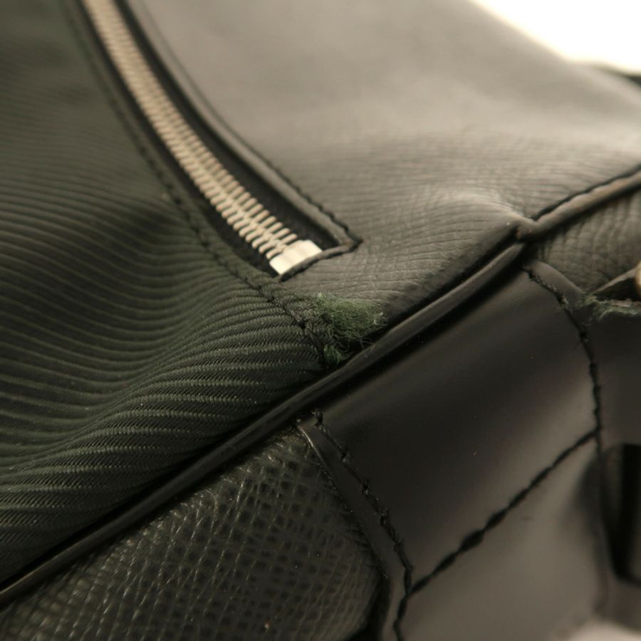 LOUIS VUITTON Taiga Victor銀扣肩背袋-18