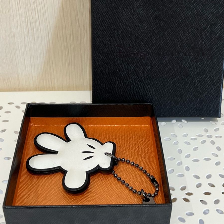 Coach*Disney 聯名限量米奇白手套皮革吊飾(全新閒置品)-0