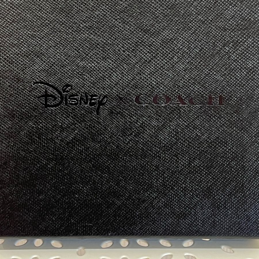 Coach*Disney 聯名限量米奇白手套皮革吊飾(全新閒置品)-3