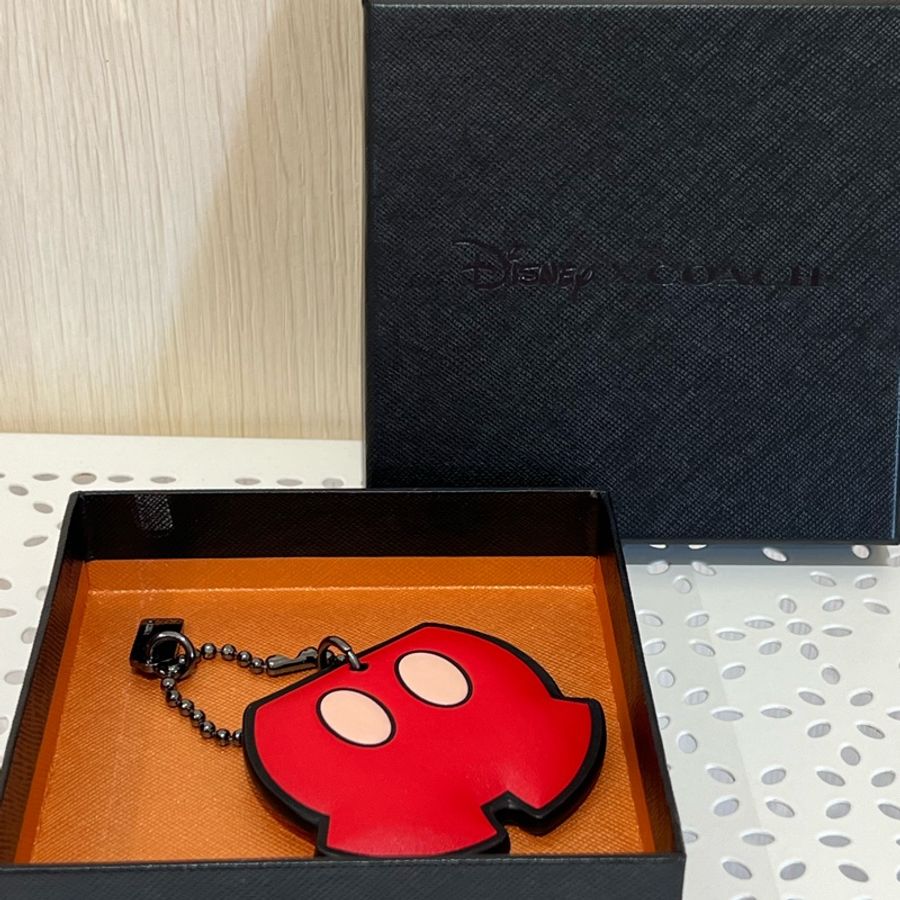 Coach*Disney 聯名限量米奇紅褲子皮革吊飾(全新閒置品)-0