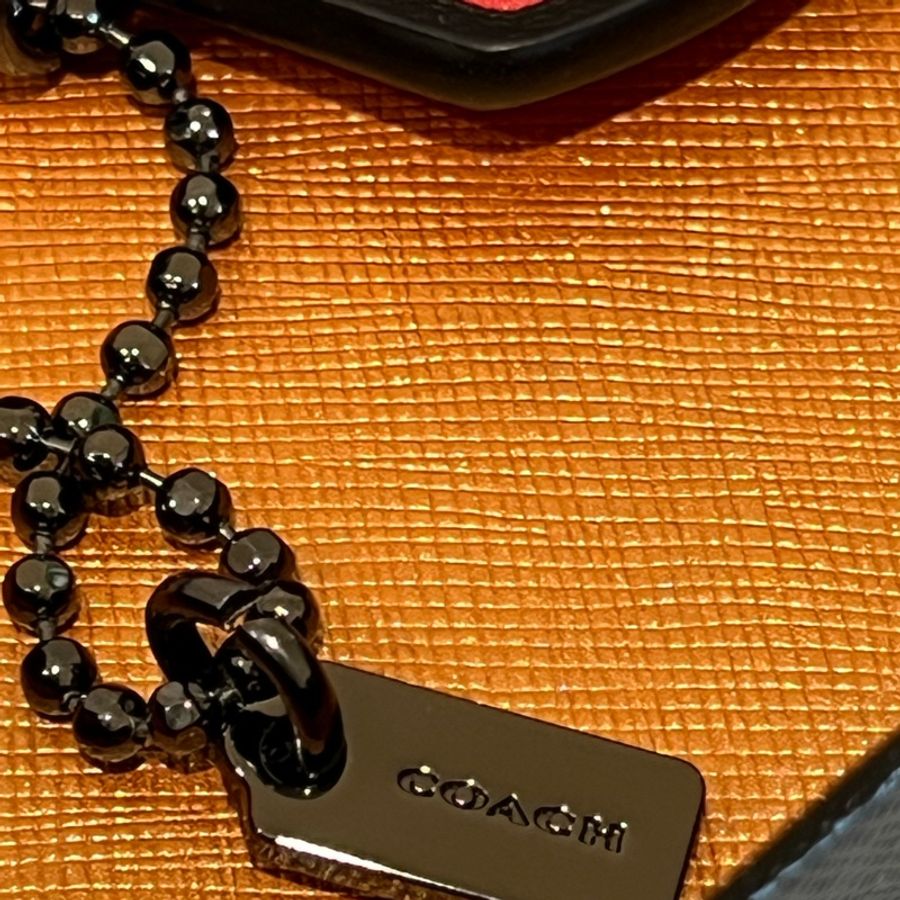 Coach*Disney 聯名限量米奇紅褲子皮革吊飾(全新閒置品)-3