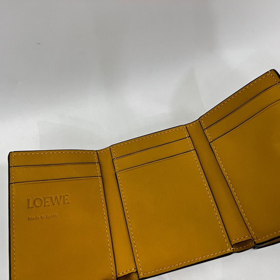 Loewe 焦糖牛皮黃點logo內芥末黃6卡3折短夾-12