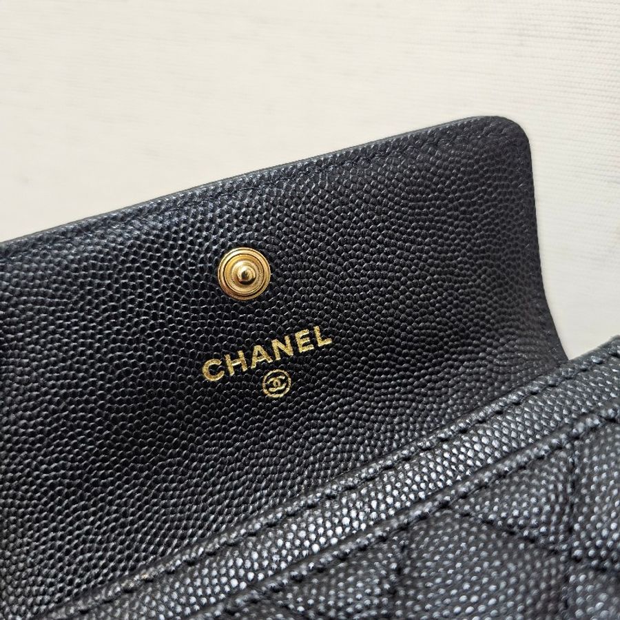 [夯夯品項😆] Chanel黑荔枝皮霧金釦Boy下蓋卡包-8