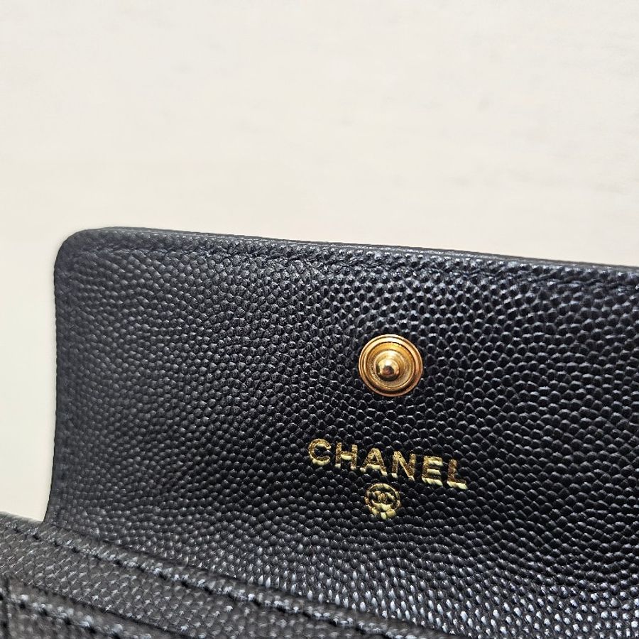 [夯夯品項😆] Chanel黑荔枝皮霧金釦Boy下蓋卡包-16