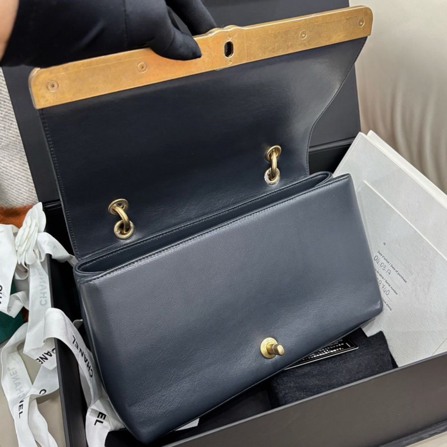 【近新閒置品】Chanel 深藍色V紋手提鏈條包單肩包24開-7